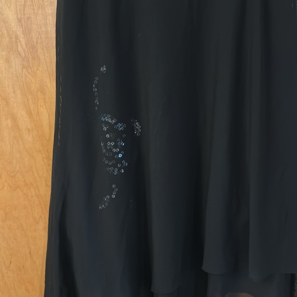 Black layered skirt with asymmetrical hem line and sequin detail - Picture 6 of 13